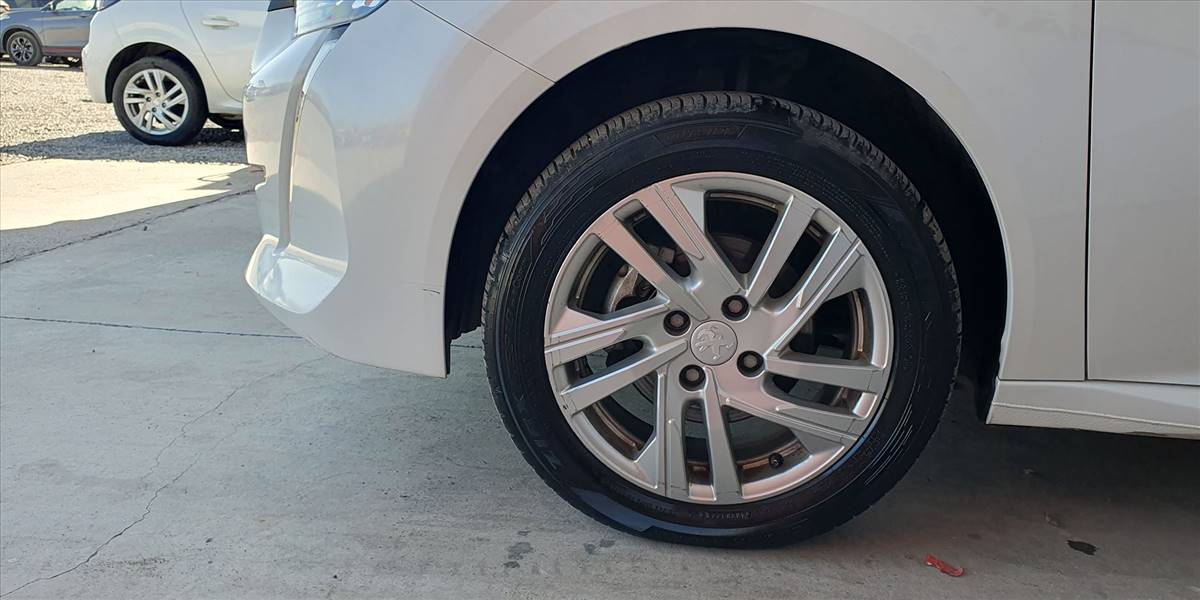 PEUGEOT 208 STYLE PURETECH 75 1.2 - Imagen 21