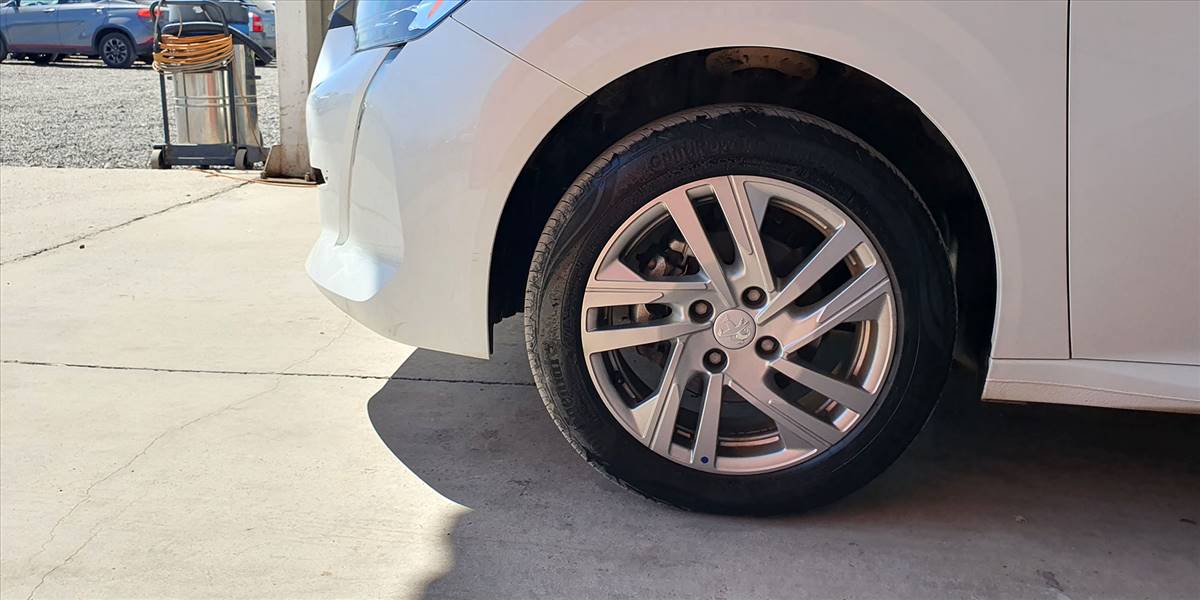 PEUGEOT 208 STYLE PURETECH 75 1.2 - Imagen 21