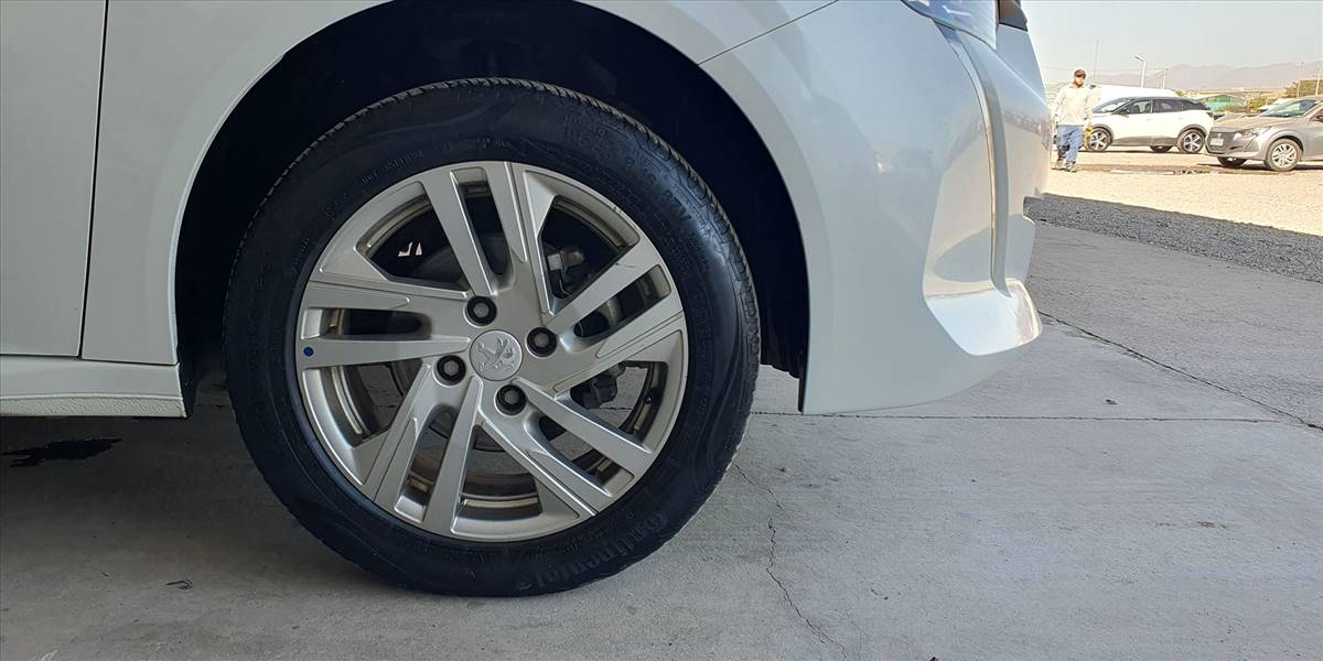 PEUGEOT 208 STYLE PURETECH 75 1.2 - Imagen 20