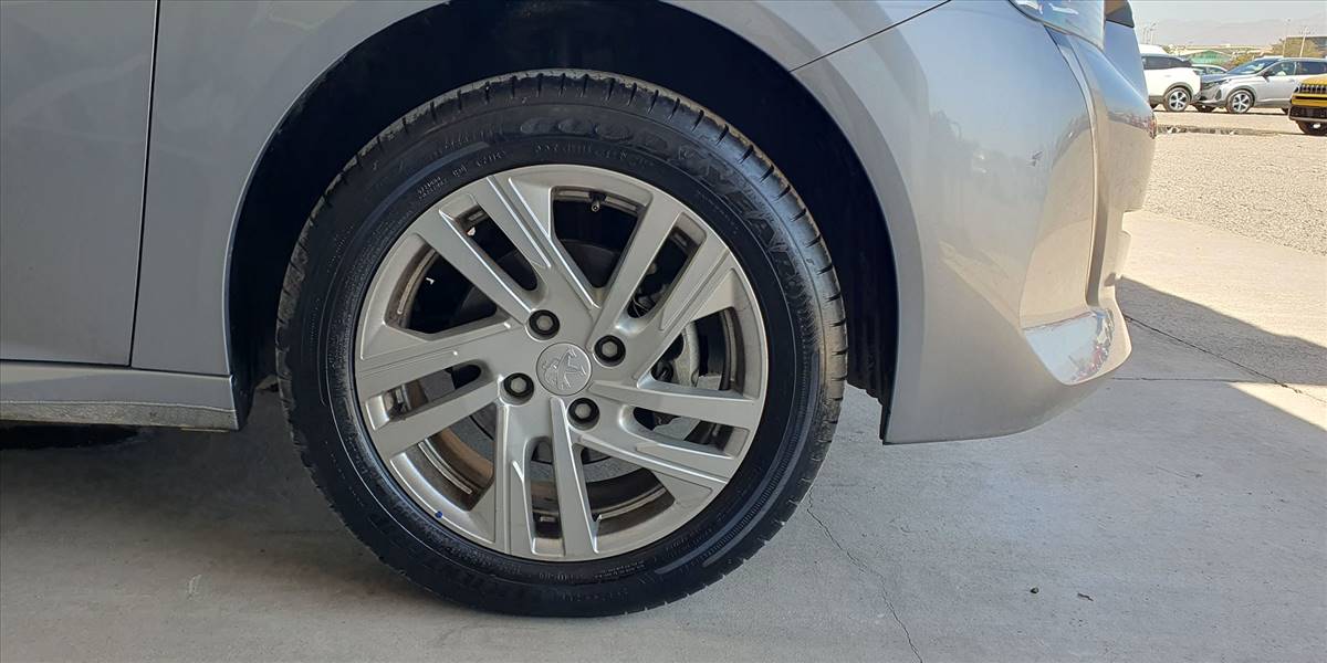 PEUGEOT 208 STYLE PURETECH 75 1.2 - Imagen 20