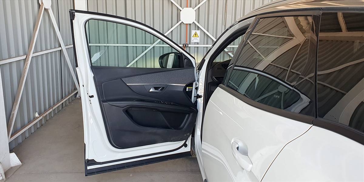 PEUGEOT 3008 BLUE HDI 130 EAT8 1.5 AUT - Imagen 30