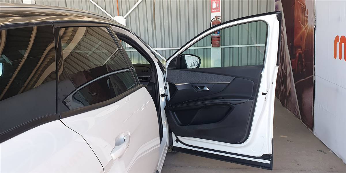 PEUGEOT 3008 BLUE HDI 130 EAT8 1.5 AUT - Imagen 31