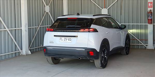 PEUGEOT 2008 BLUE HDI 130 EAT8 1.5 AUT - Imagen 4