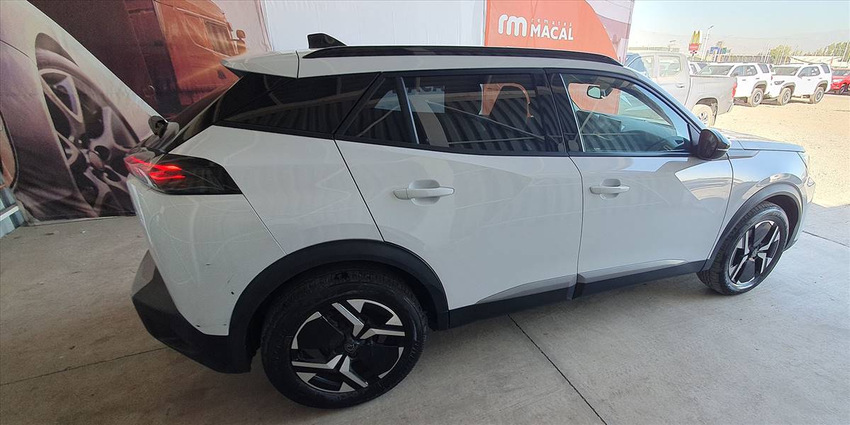 PEUGEOT 2008 BLUE HDI 130 EAT8 1.5 AUT - Imagen 11