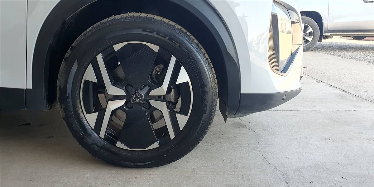 PEUGEOT 2008 BLUE HDI 130 EAT8 1.5 AUT - Imagen 17