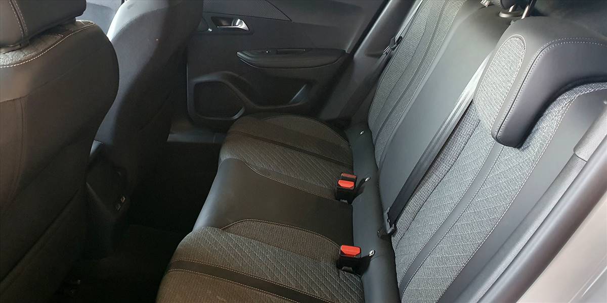 PEUGEOT 2008 BLUE HDI 130 EAT8 1.5 AUT - Imagen 26