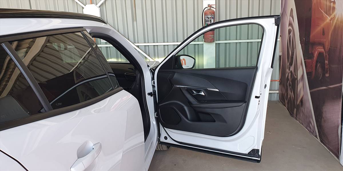 PEUGEOT 2008 BLUE HDI 130 EAT8 1.5 AUT - Imagen 28