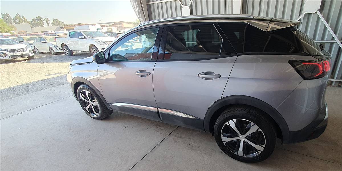 PEUGEOT 3008 BLUE HDI 130 EAT8 1.5 AUT - Imagen 10