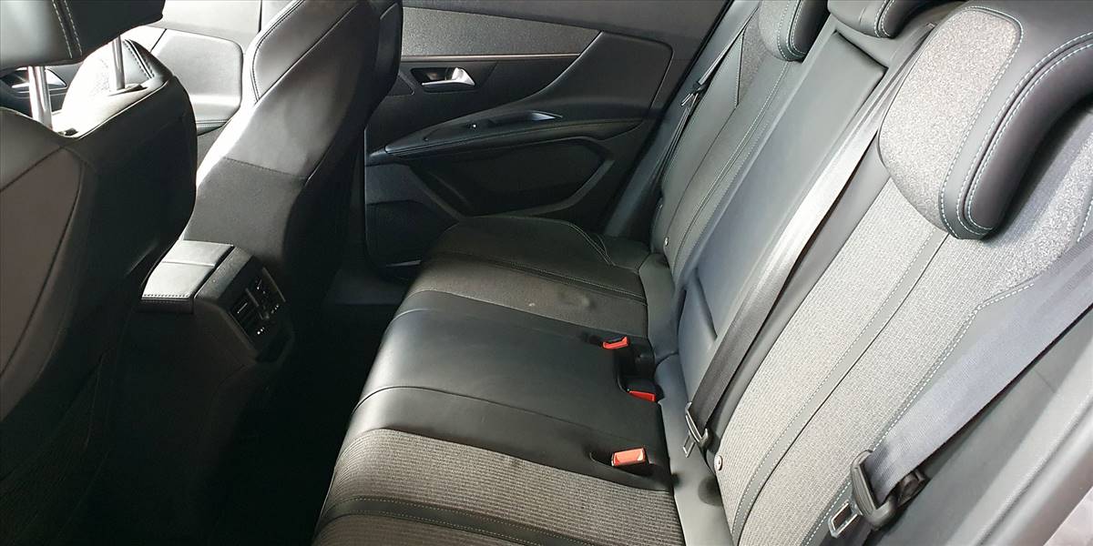 PEUGEOT 3008 BLUE HDI 130 EAT8 1.5 AUT - Imagen 26
