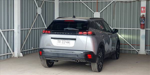 PEUGEOT 2008 BLUE HDI 130 EAT8 1.5 AUT - Imagen 4
