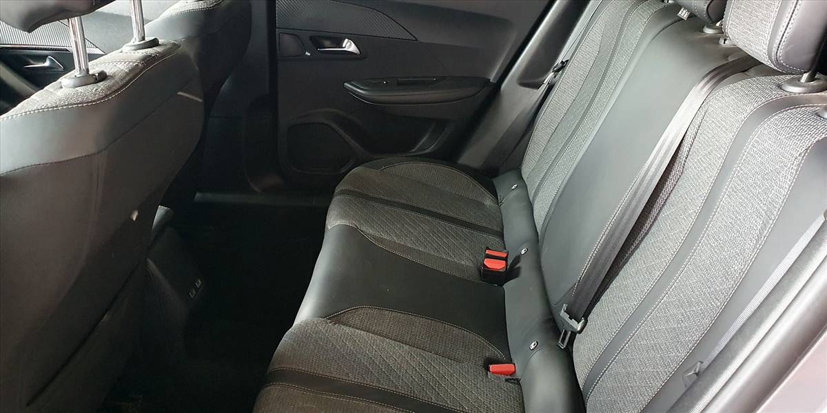 PEUGEOT 2008 BLUE HDI 130 EAT8 1.5 AUT - Imagen 26