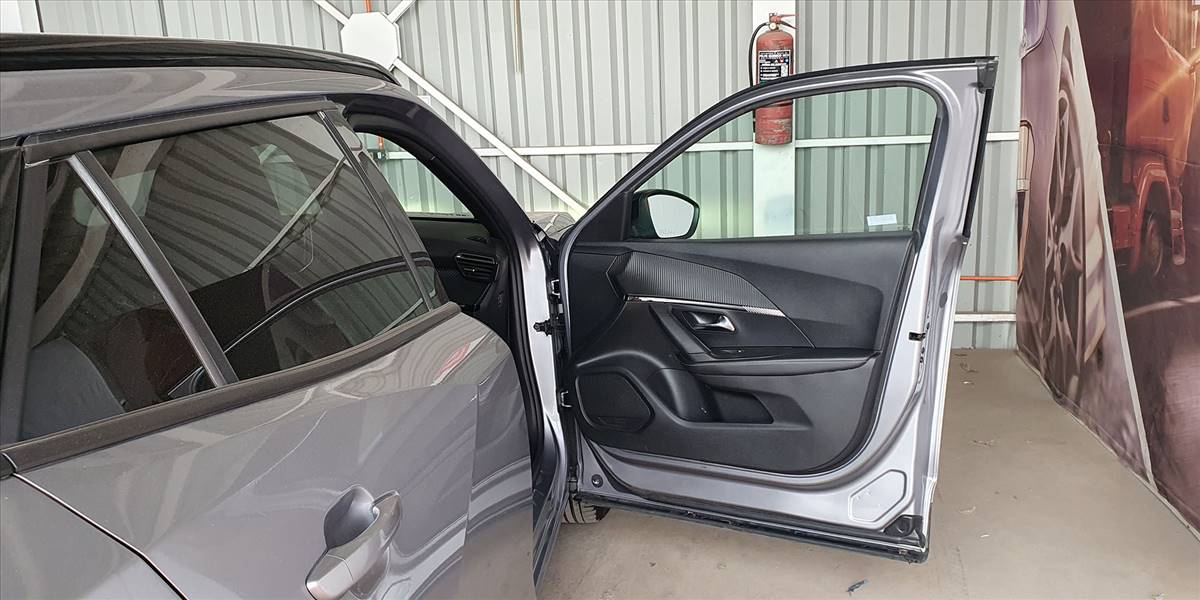 PEUGEOT 2008 BLUE HDI 130 EAT8 1.5 AUT - Imagen 28
