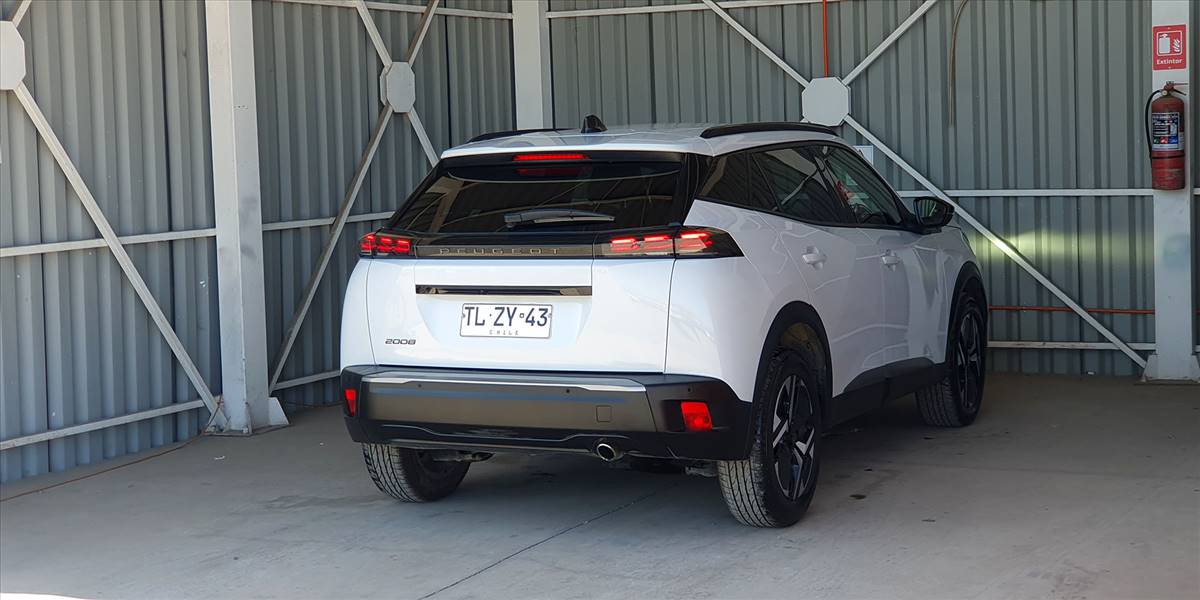 PEUGEOT 2008 BLUE HDI 130 EAT8 1.5 AUT - Imagen 3