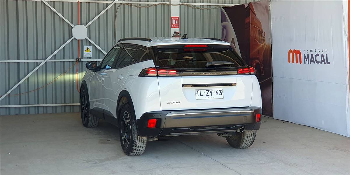 PEUGEOT 2008 BLUE HDI 130 EAT8 1.5 AUT - Imagen 5