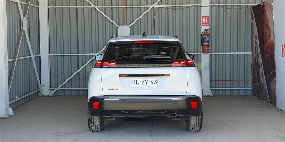 PEUGEOT 2008 BLUE HDI 130 EAT8 1.5 AUT - Imagen 12