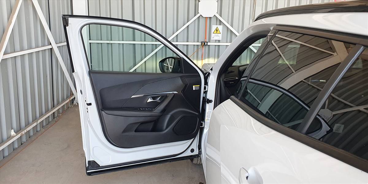 PEUGEOT 2008 BLUE HDI 130 EAT8 1.5 AUT - Imagen 27