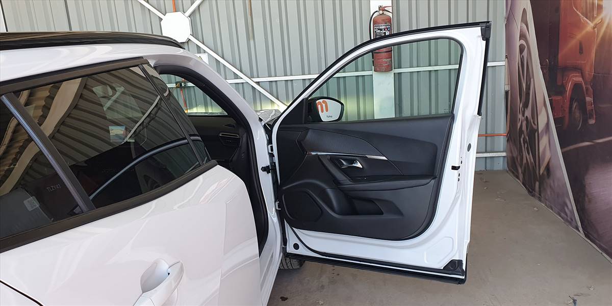PEUGEOT 2008 BLUE HDI 130 EAT8 1.5 AUT - Imagen 28