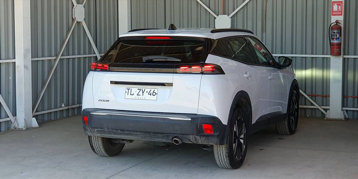 PEUGEOT 2008 BLUE HDI 130 EAT8 1.5 AUT - Imagen 3