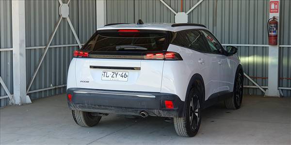 PEUGEOT 2008 BLUE HDI 130 EAT8 1.5 AUT - Imagen 4