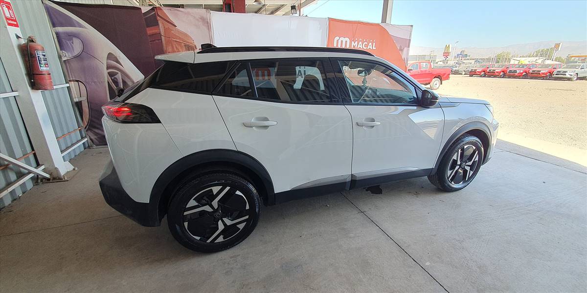 PEUGEOT 2008 BLUE HDI 130 EAT8 1.5 AUT - Imagen 11
