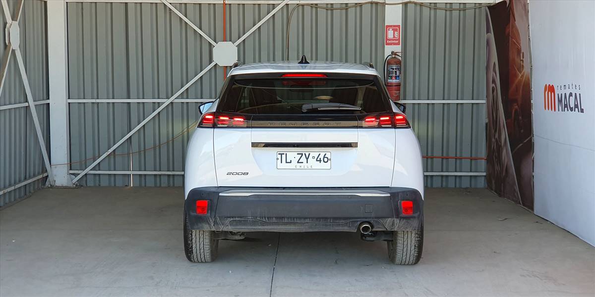 PEUGEOT 2008 BLUE HDI 130 EAT8 1.5 AUT - Imagen 12