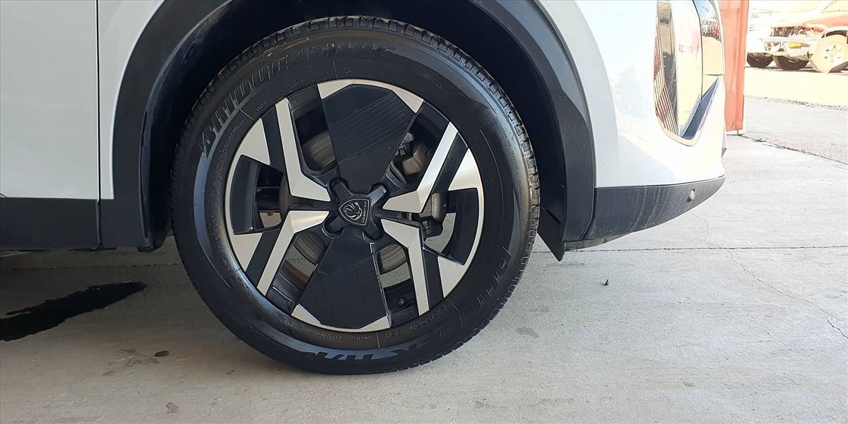 PEUGEOT 2008 BLUE HDI 130 EAT8 1.5 AUT - Imagen 17