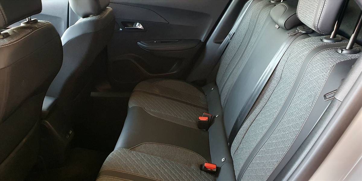 PEUGEOT 2008 BLUE HDI 130 EAT8 1.5 AUT - Imagen 26