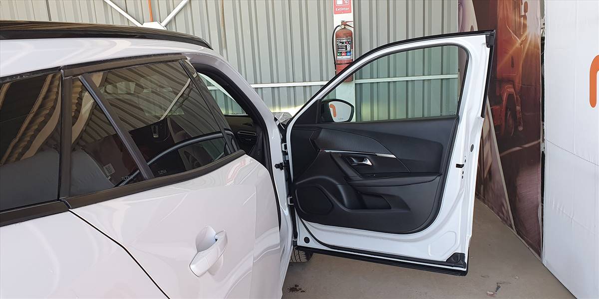 PEUGEOT 2008 BLUE HDI 130 EAT8 1.5 AUT - Imagen 28