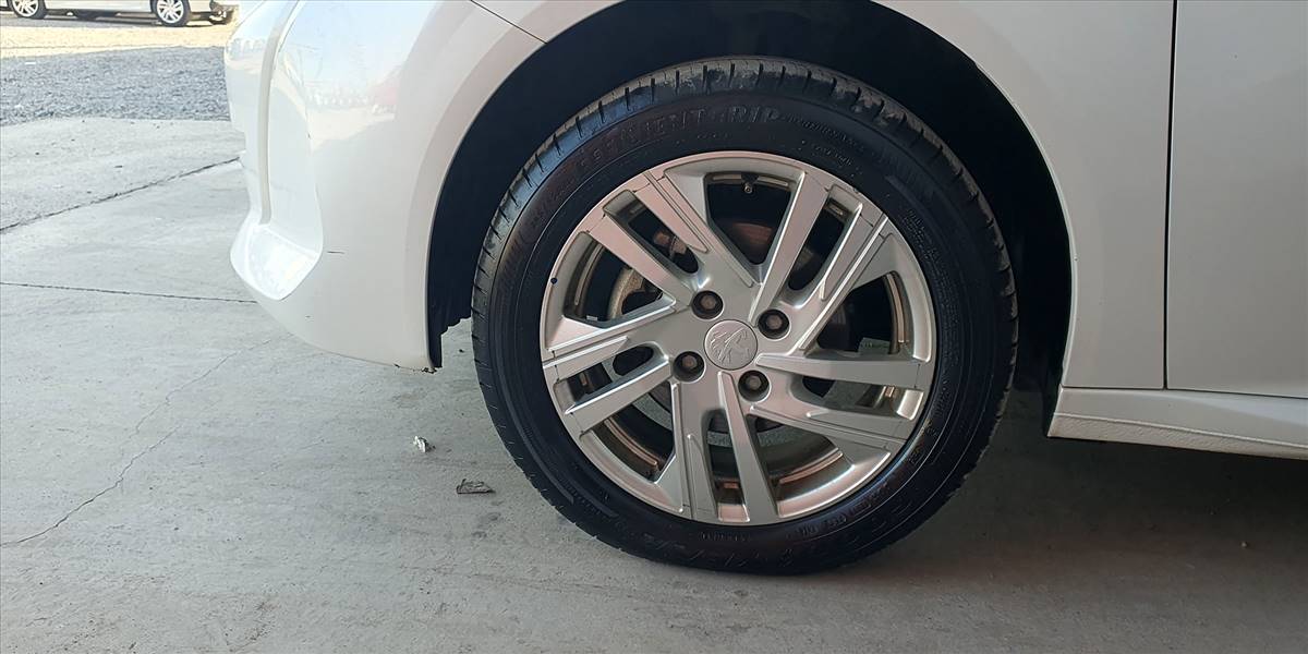 PEUGEOT 208 STYLE PURETECH 75 1.2 - Imagen 21