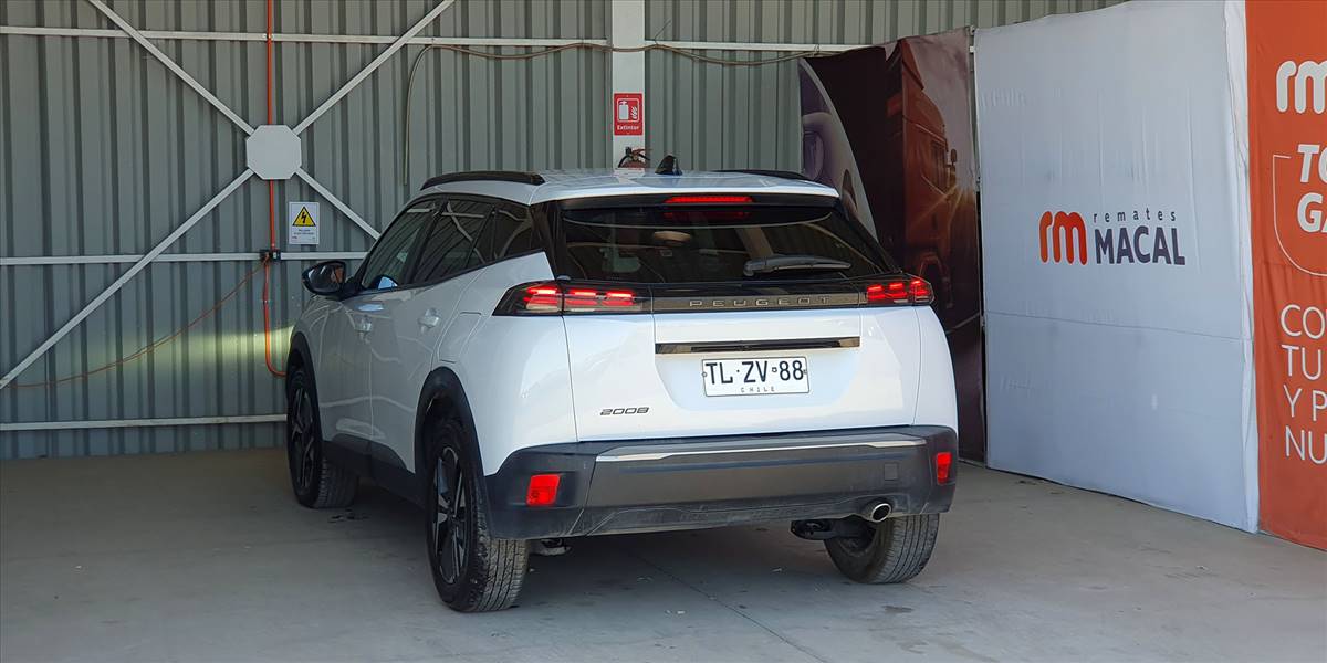 PEUGEOT 2008 BLUE HDI 130 EAT8 1.5 AUT - Imagen 5
