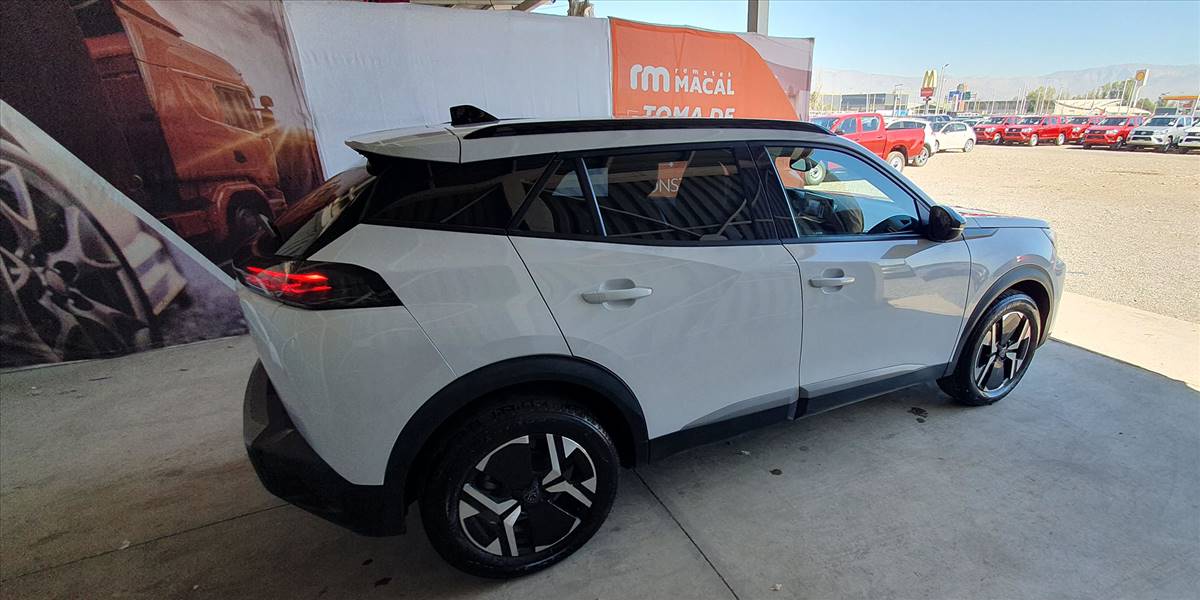 PEUGEOT 2008 BLUE HDI 130 EAT8 1.5 AUT - Imagen 11