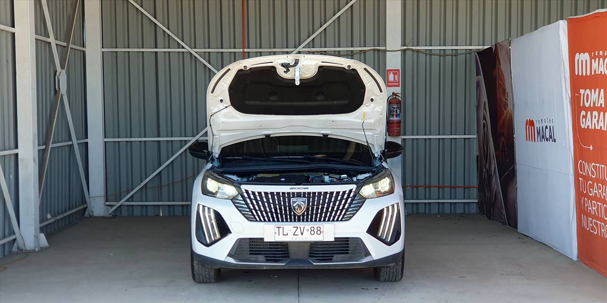 PEUGEOT 2008 BLUE HDI 130 EAT8 1.5 AUT - Imagen 15