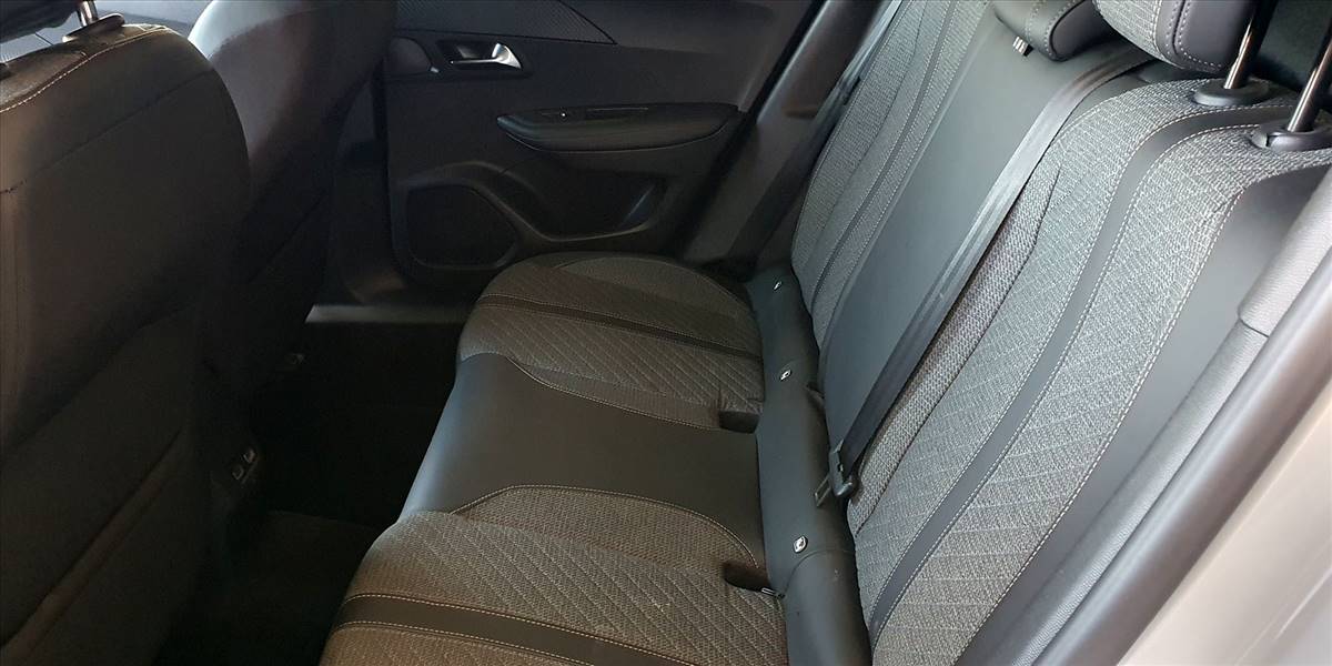 PEUGEOT 2008 BLUE HDI 130 EAT8 1.5 AUT - Imagen 26