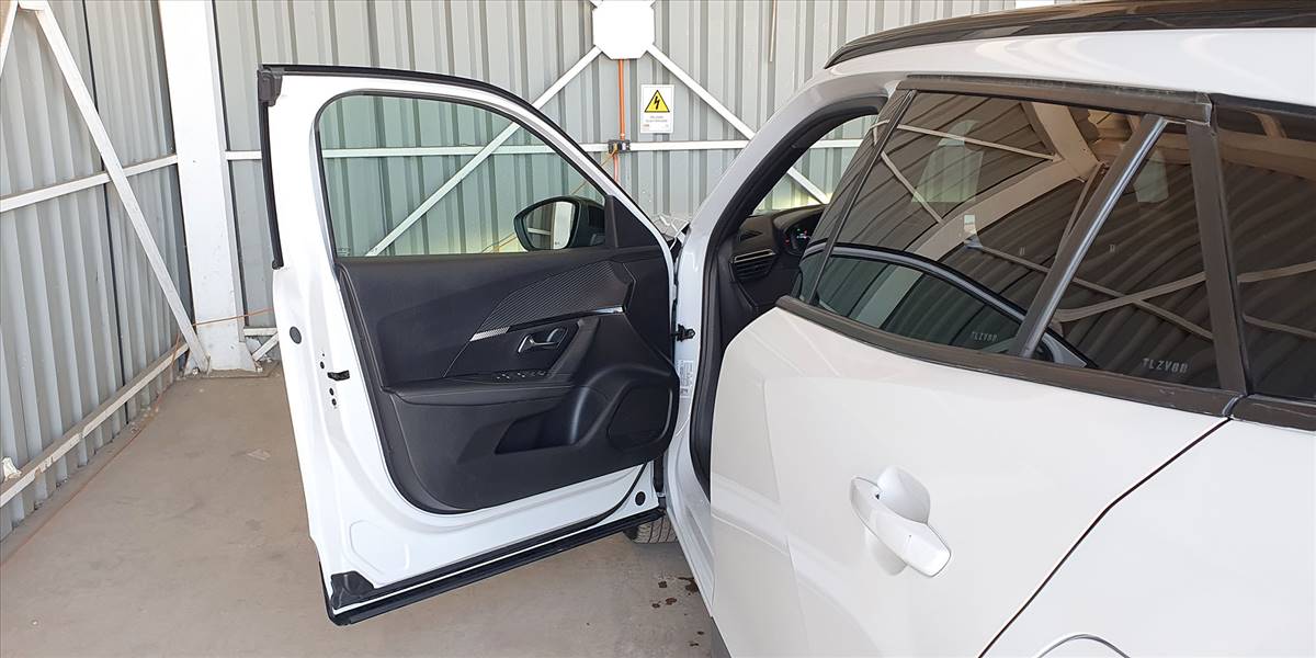 PEUGEOT 2008 BLUE HDI 130 EAT8 1.5 AUT - Imagen 27