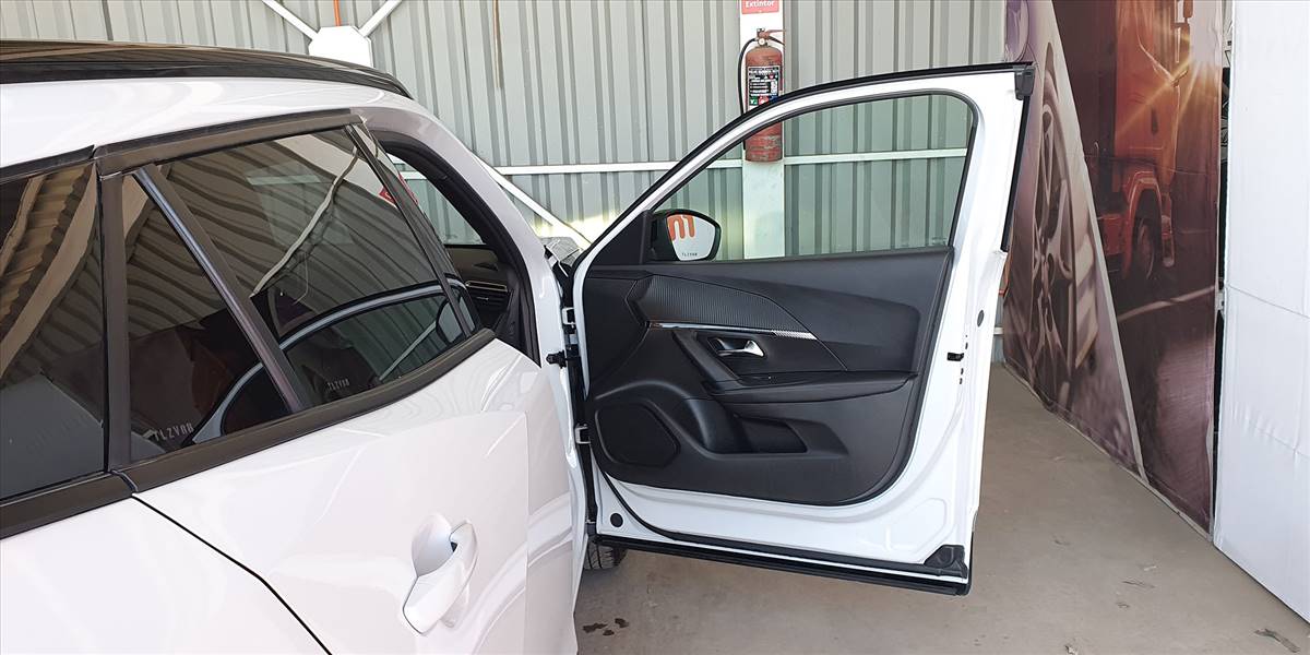 PEUGEOT 2008 BLUE HDI 130 EAT8 1.5 AUT - Imagen 28