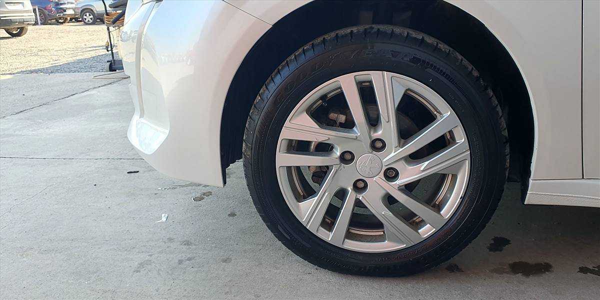 PEUGEOT 208 STYLE PURETECH 75 1.2 - Imagen 18
