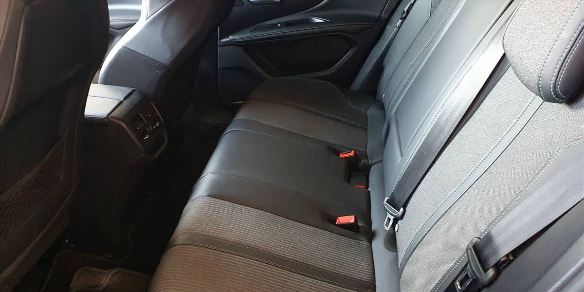 PEUGEOT 3008 BLUE HDI 130 EAT8 1.5 AUT - Imagen 26