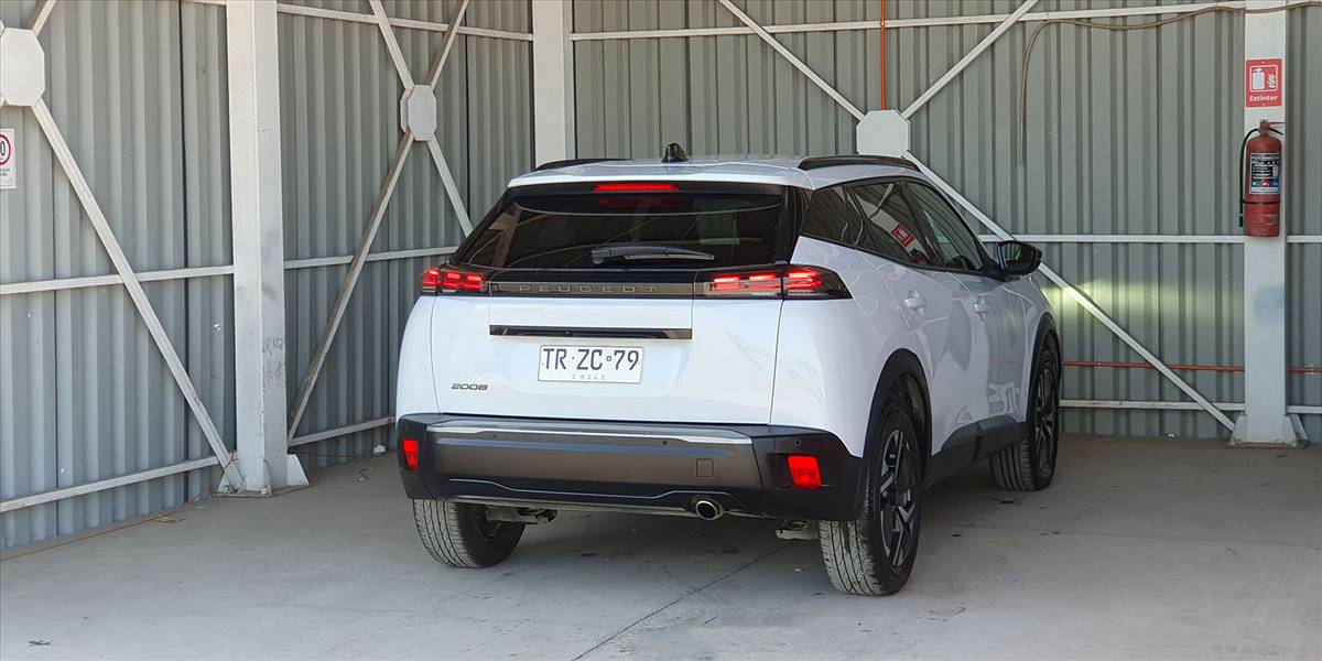 PEUGEOT 2008 BLUE HDI 130 EAT8 1.5 AUT - Imagen 3