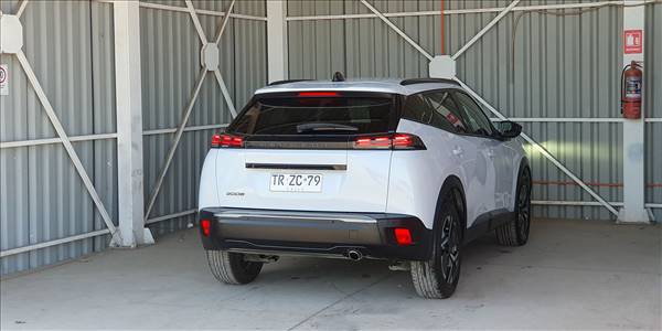 PEUGEOT 2008 BLUE HDI 130 EAT8 1.5 AUT - Imagen 4