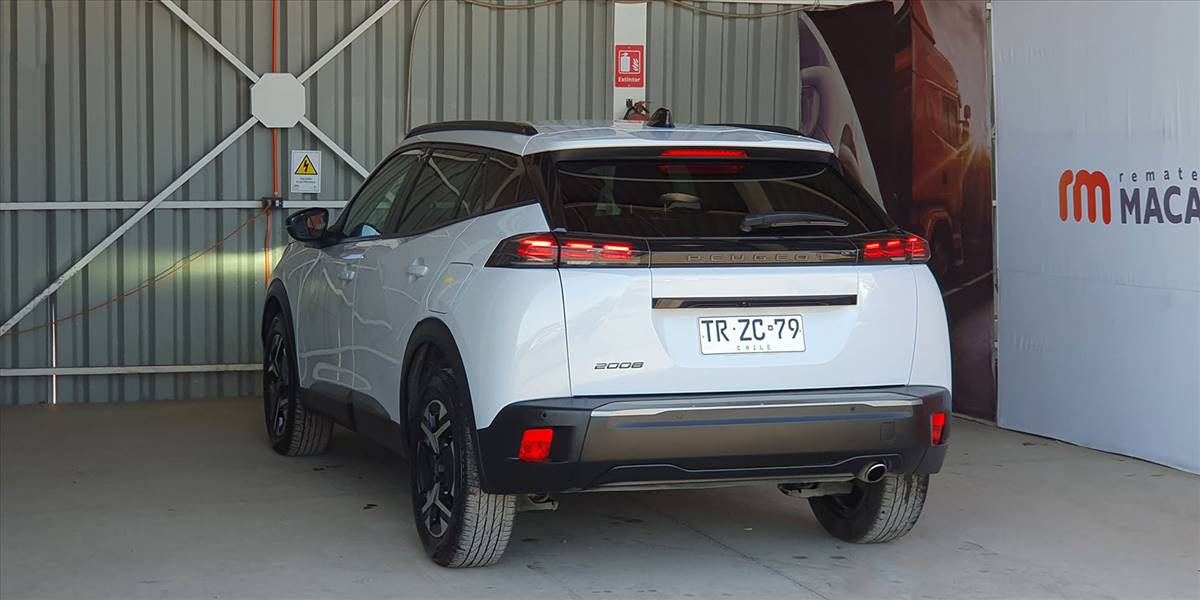 PEUGEOT 2008 BLUE HDI 130 EAT8 1.5 AUT - Imagen 5