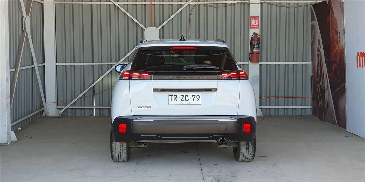 PEUGEOT 2008 BLUE HDI 130 EAT8 1.5 AUT - Imagen 12