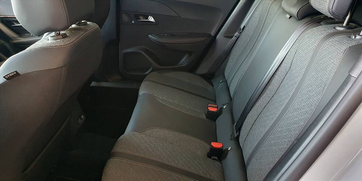 PEUGEOT 2008 BLUE HDI 130 EAT8 1.5 AUT - Imagen 26