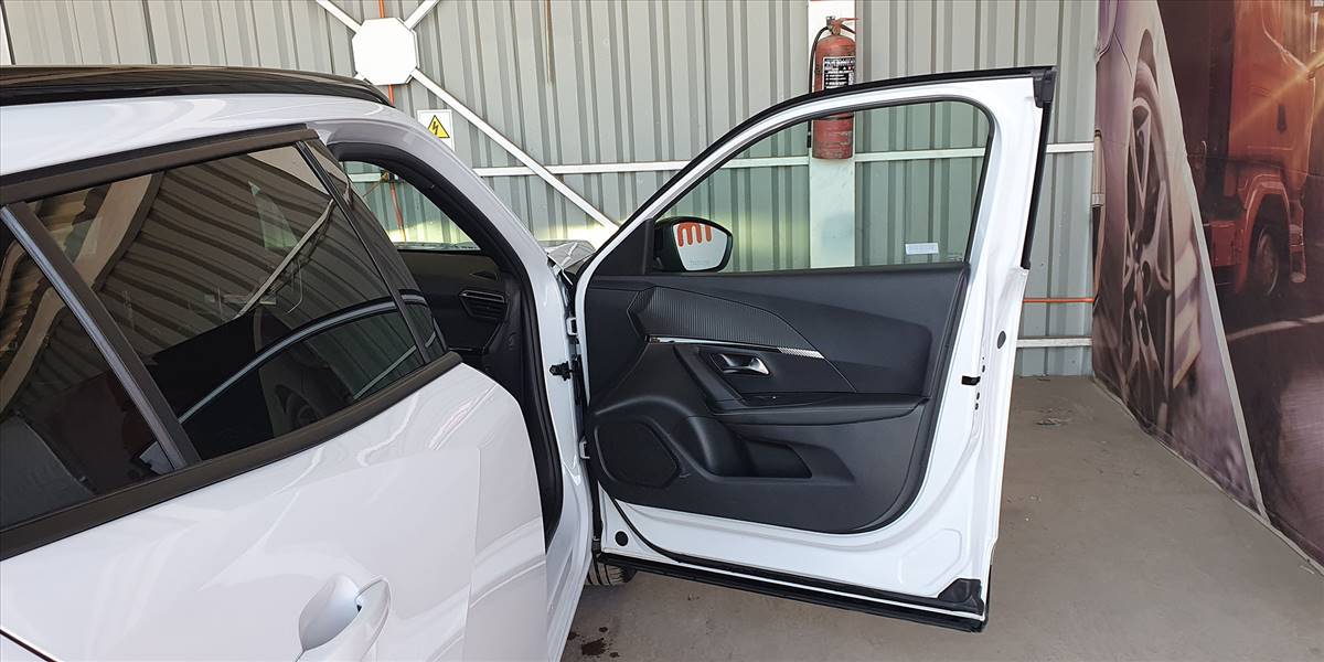 PEUGEOT 2008 BLUE HDI 130 EAT8 1.5 AUT - Imagen 28