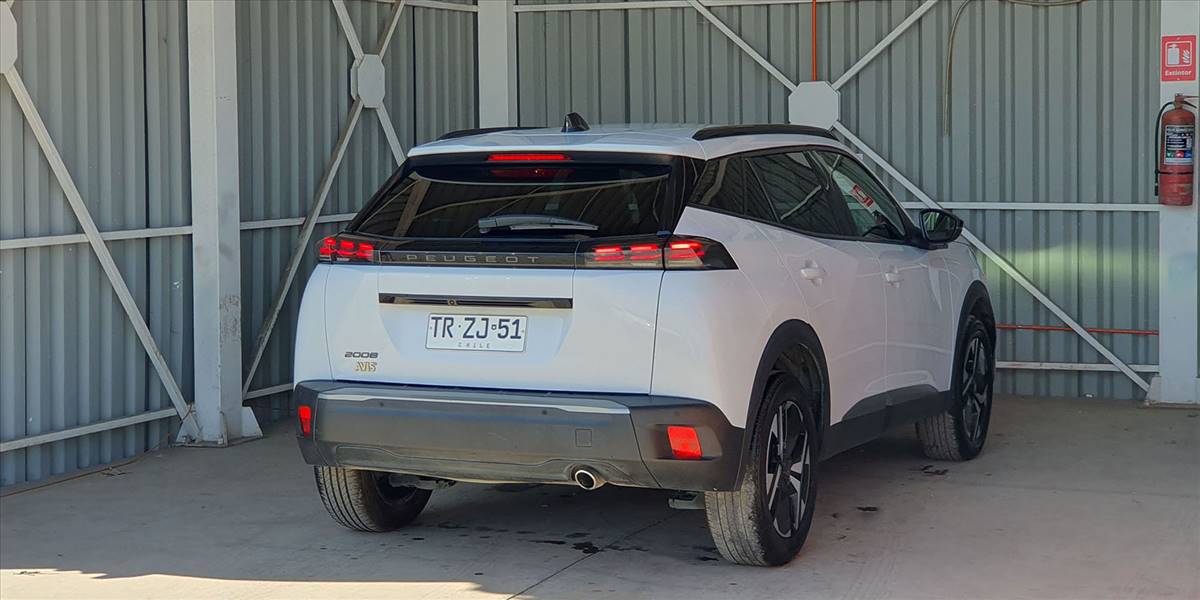 PEUGEOT 2008 BLUE HDI 130 EAT8 1.5 AUT - Imagen 3
