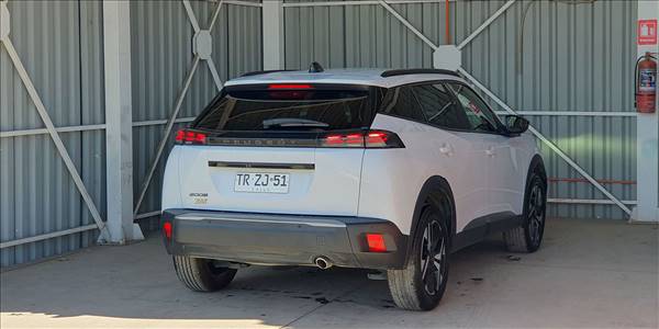 PEUGEOT 2008 BLUE HDI 130 EAT8 1.5 AUT - Imagen 4