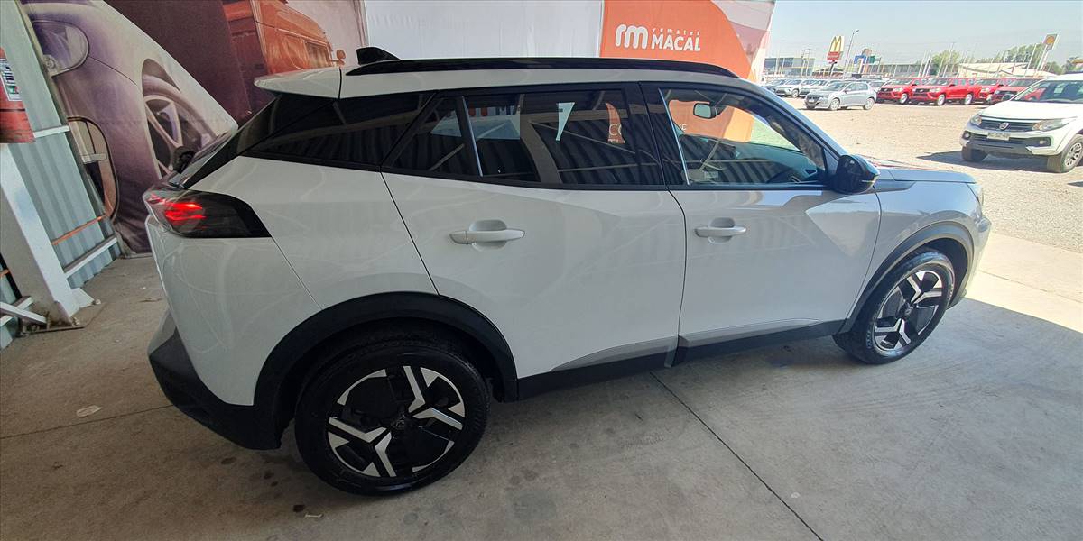 PEUGEOT 2008 BLUE HDI 130 EAT8 1.5 AUT - Imagen 11
