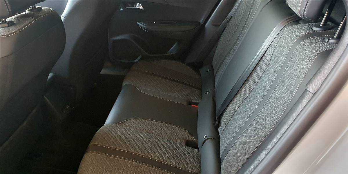 PEUGEOT 2008 BLUE HDI 130 EAT8 1.5 AUT - Imagen 26