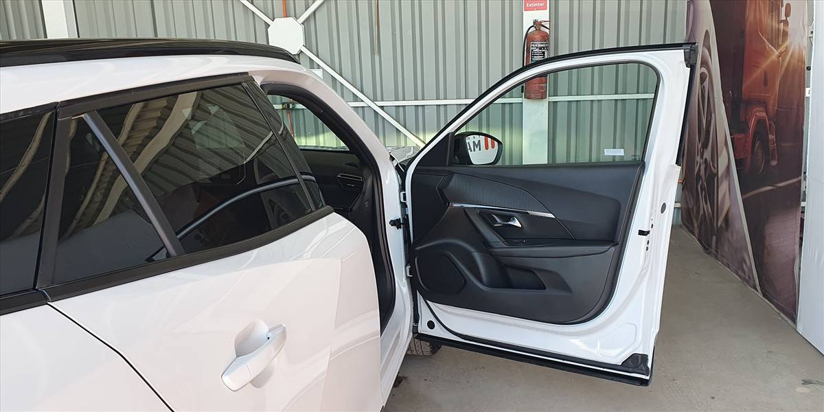 PEUGEOT 2008 BLUE HDI 130 EAT8 1.5 AUT - Imagen 28