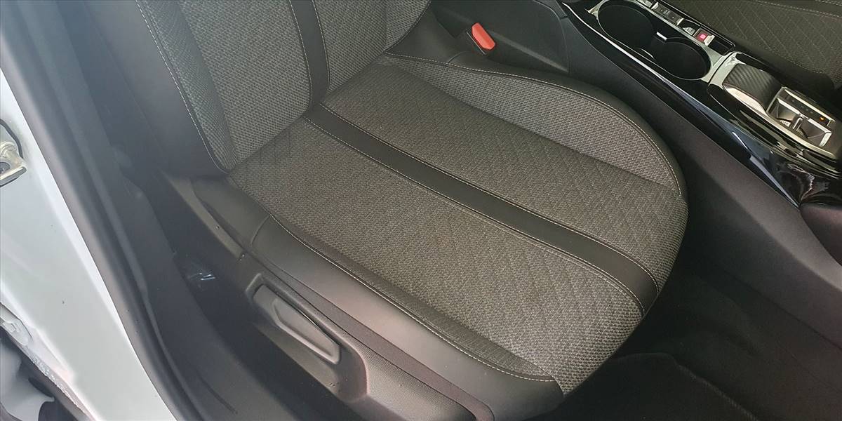 PEUGEOT 2008 BLUE HDI 130 EAT8 1.5 AUT - Imagen 35