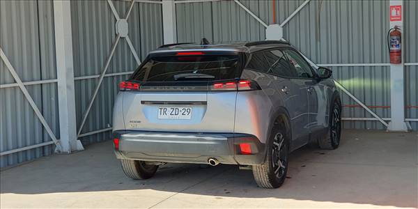 PEUGEOT 2008 BLUE HDI 130 EAT8 1.5 AUT - Imagen 4